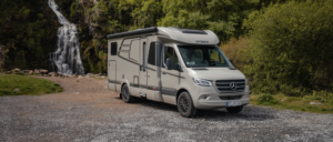 Hymer GT-S 685 im Porträt: Teilintegriertes Reisemobil auf Mercedes-Benz Sprinter mit Einzelbetten, Raumbad, 150 PS und viel Komfort.